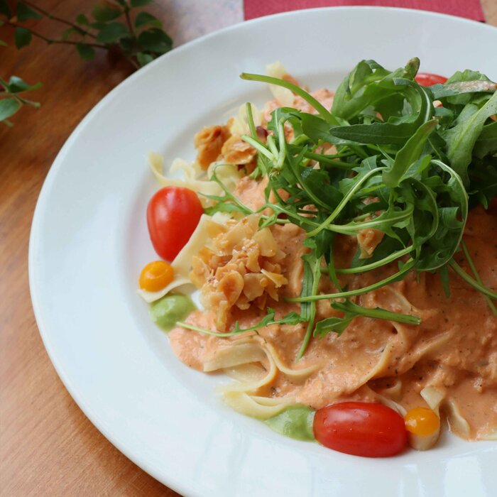 Tagliatelle mit Brunnenkresse und Mandelsauce