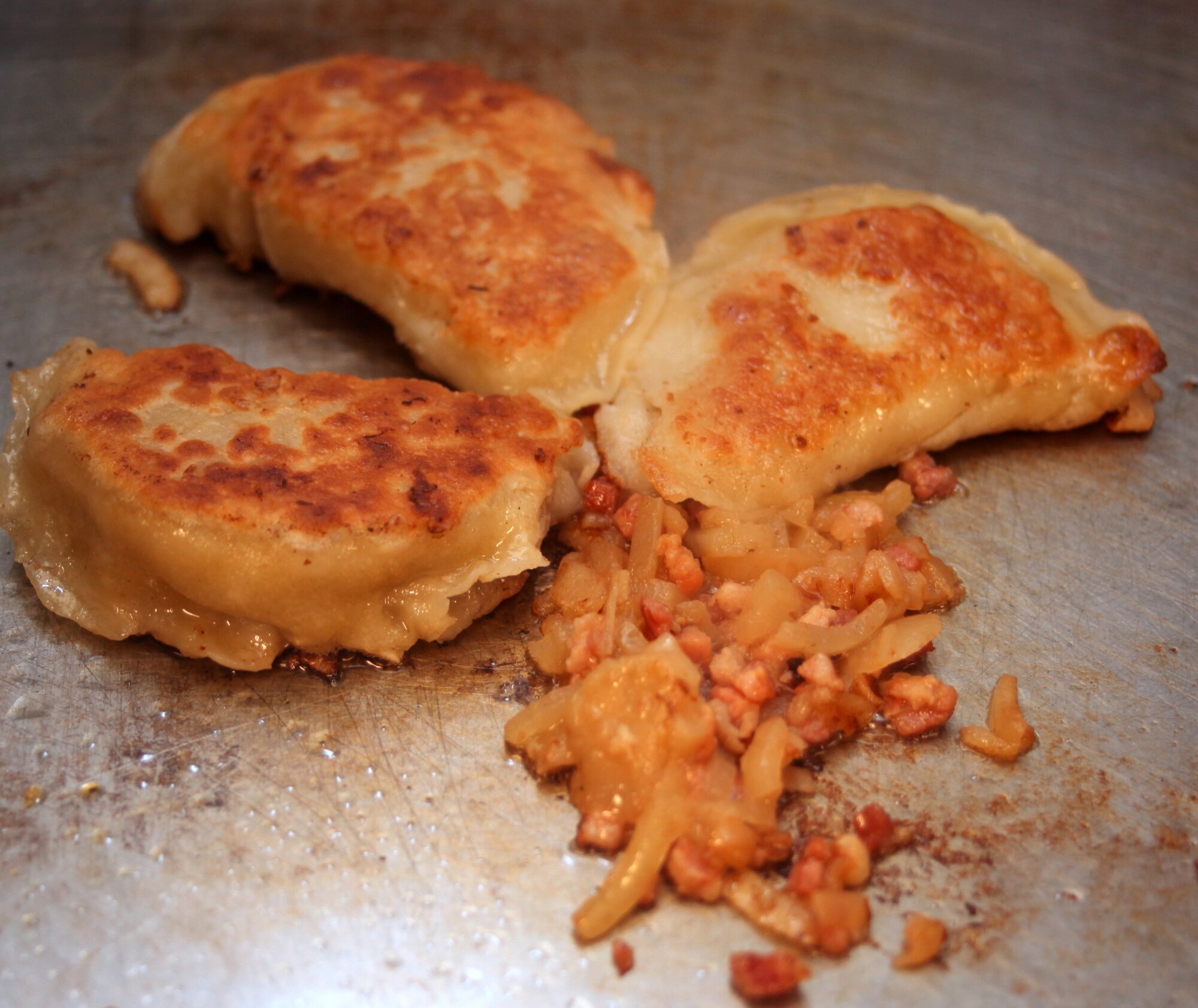 Pierogi sind das Markenzeichen der Betreiber, jedoch lohnt sich auch ein Blick in die Karte!