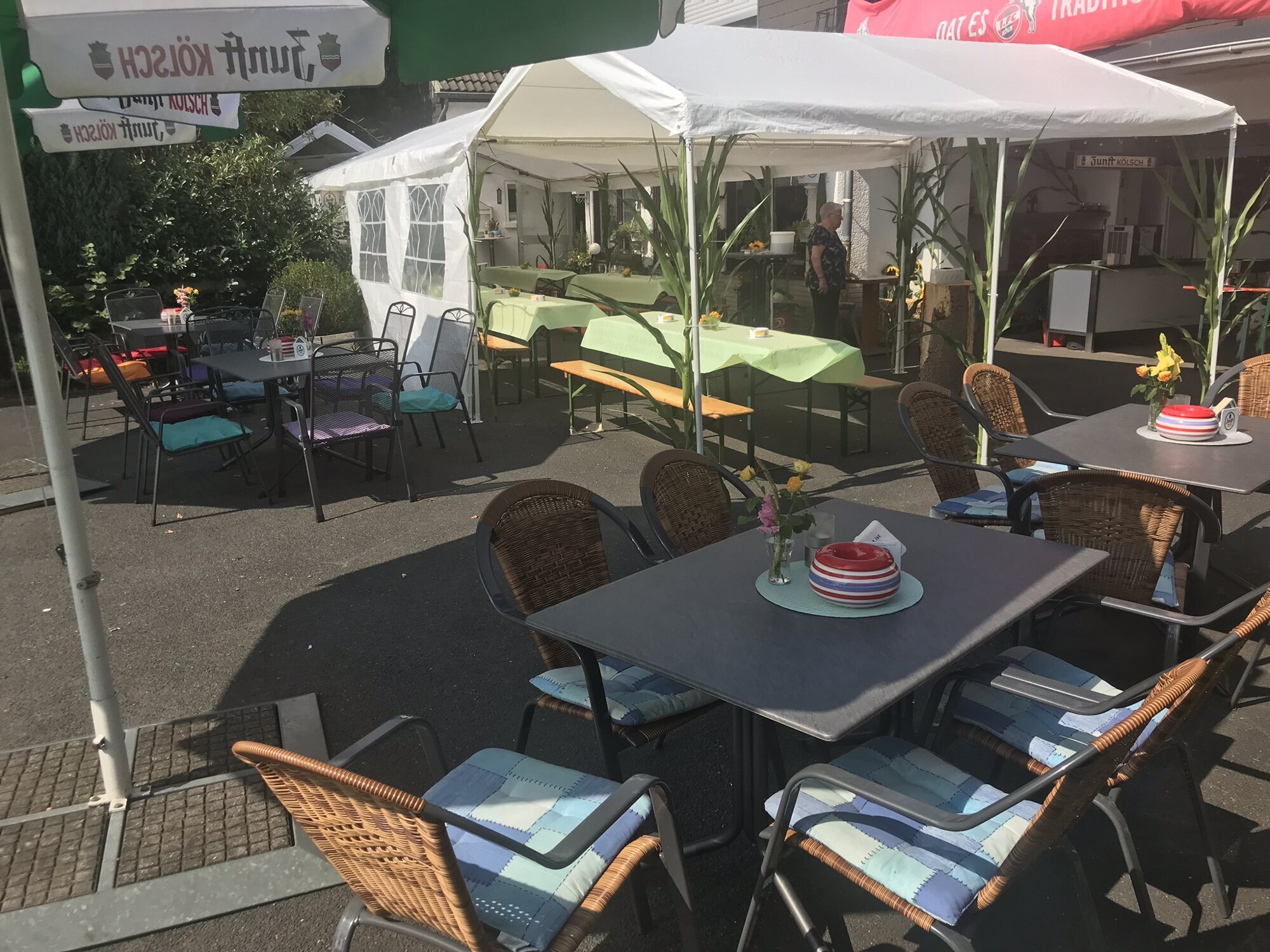 Sommerfest im Kammericher Hof nachdem die Vorbereitungen abgeschlossen wurden