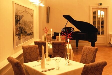 Piano im Restaurant Lachswehr, Lübeck, Lachswehrallee