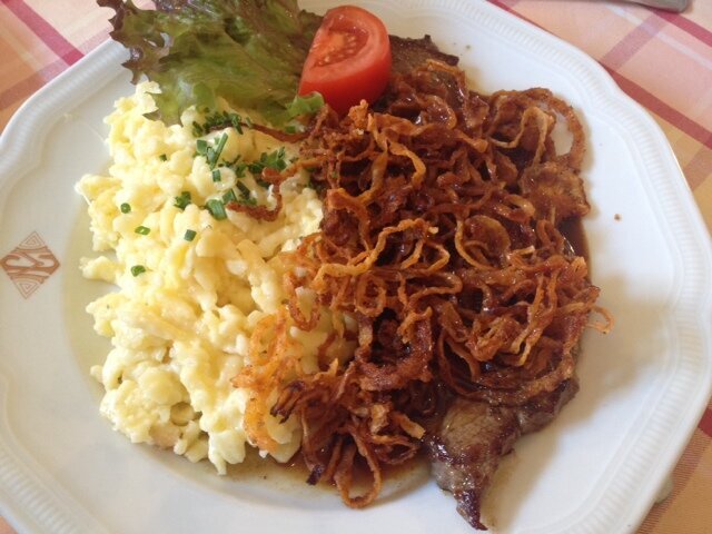 Zwiebelrostbraten mit Spätzle