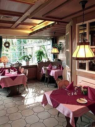 Innenbereich, Restaurant Bergische Stuben-Rote Stube (Nichtraucher), Bergisch Gladbach