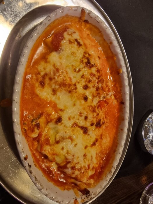 Cannelloni mit Ricotta und Spinat gefüllt