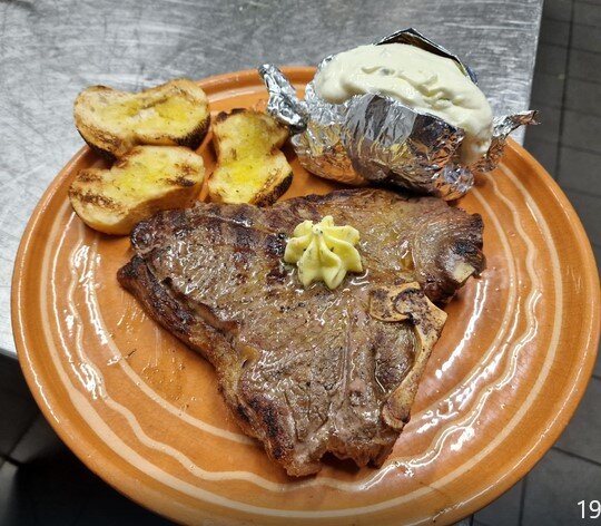 T-Bone Steak mit Folienkartoffel