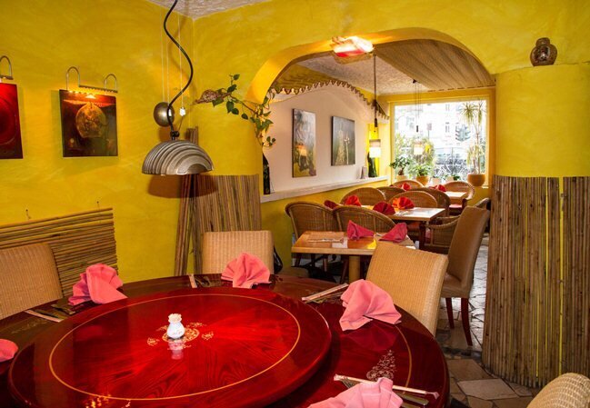 Restaurant Sai Gon, Hamburg, gemütliche Atmosphäre durche warme Wandfarbe