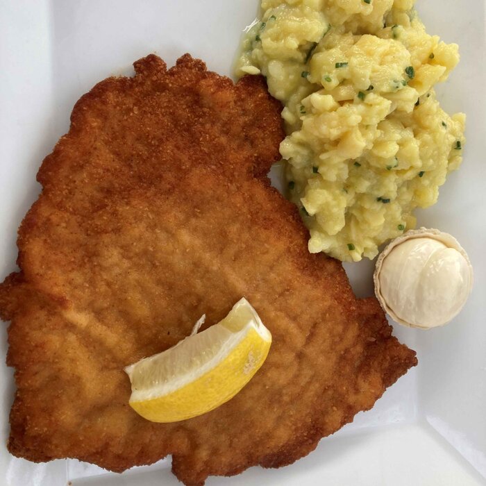 Schnitzel mit Kartoffelsalat bei Fischmaster