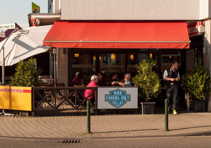 Küppersteger Grill in Leverkusen, Biergarten & Terasse, gemütlicher Außenbereich