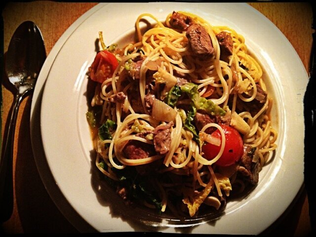 Spaghetti mit Lammfleisch-Streifen, Wirsing und Thymian = seeehr leckeres Tagesgericht 