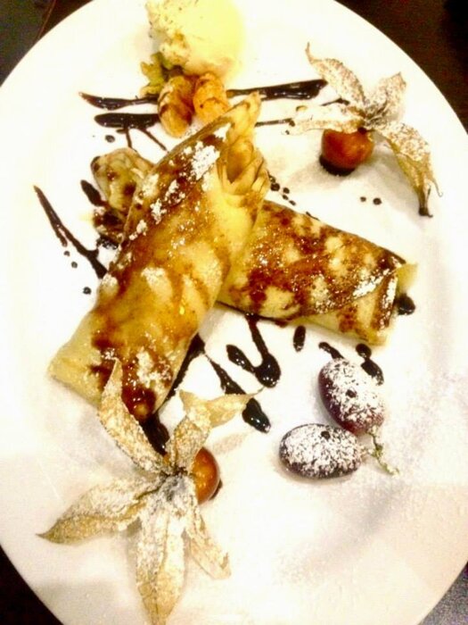 und zum Dessert Crepes - himmlisch ! Ich freue mich schon auf unser Valentis-Dinner im Aspazia .