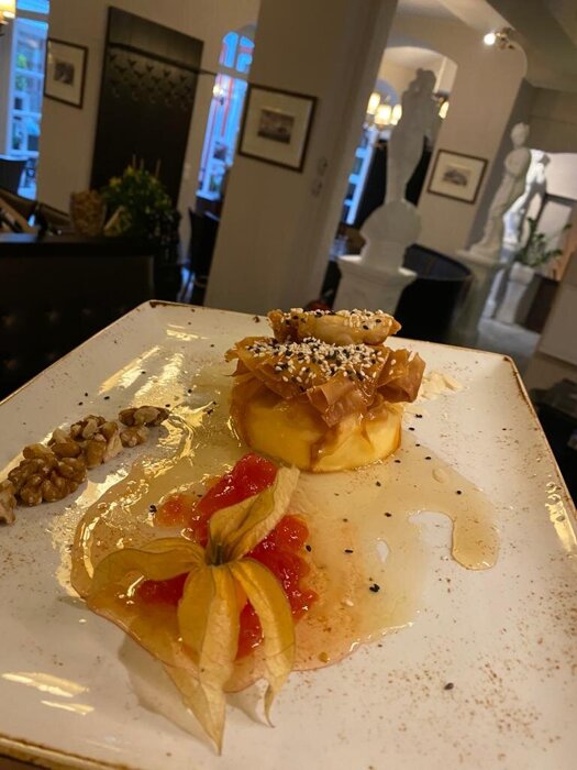 Mild-Käse in einer Blätterteig mit hausgemachten Tomaten Marmelade.!! Restaurant Poseidon Ingolstadt.!! Tel:0841/34967 