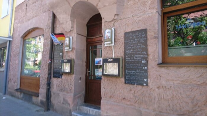 Der Eingang des Santorini in der Humboldtstraße
