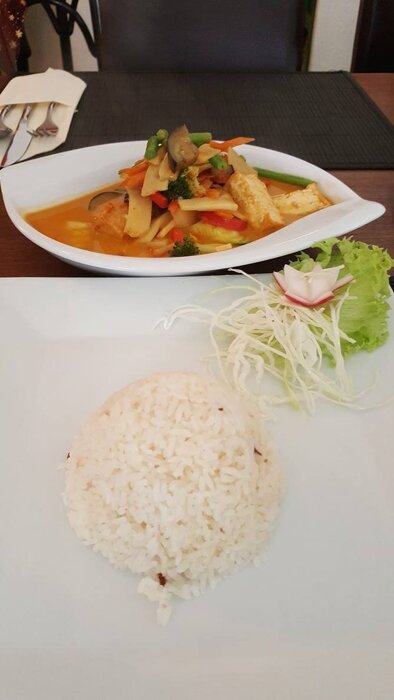 Rotes Curry mit Gemüse und Tofu - vegan