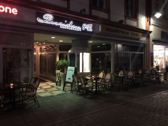 Fischfilet und Calamari paniert auf Zitrone-Olivenöl Vinaigrette serviert mit! Restaurant Poseidon Ingolstadt.!! Tel: 0841/34967 & 0841/34910 Guten Appetit.!! KALI OREKSI