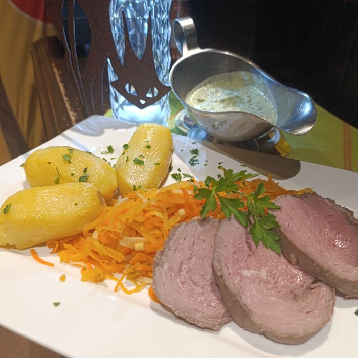 Gekochtes Mastochsenfleisch mit Frankfurter Grie Soß