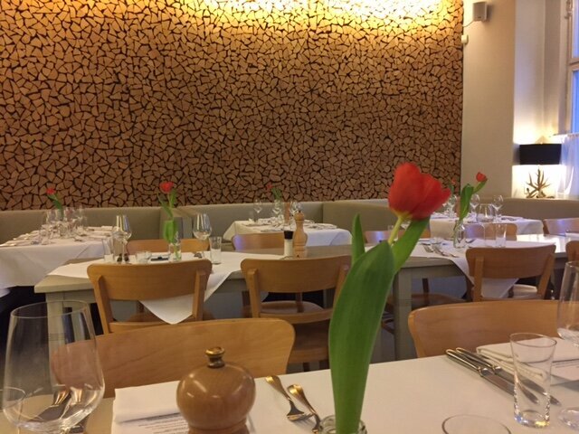 Konzept   Das Restaurant Alpenstueck - im April 2007 eröffnet – hat sich mit deutschen und alpenländischen Spezialitäten auf hohem Niveau in Berlin etabliert. Alle Speisen werden täglich hausgemacht und sind aus natürlichen Zutaten hergestellt. Unsere Pro