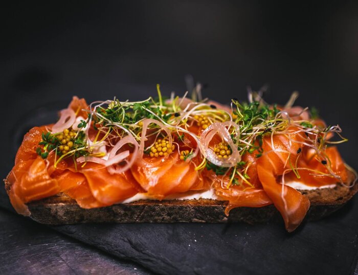 Lachs auf Sauerteig