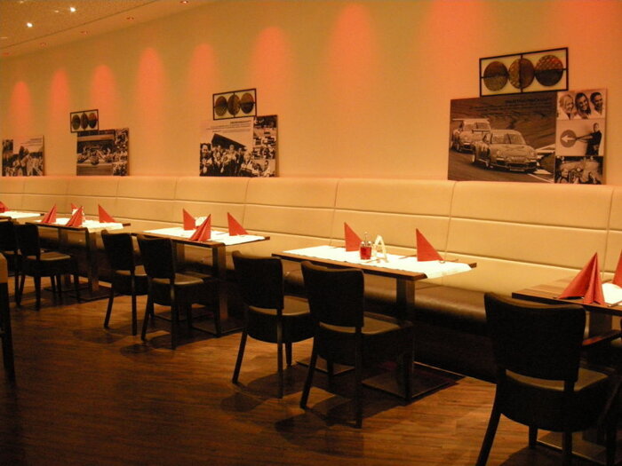 Die gemütliche Bank, Restaurant Motorpark Champs, Lohne