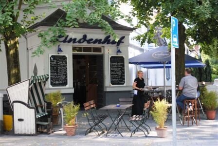 Eingangsbereich des Café Lindenhof, Düsseldorf-Benrath