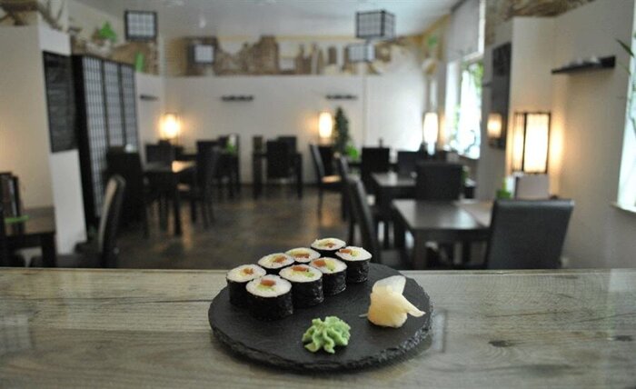 SAKE 2 - AVOCADO - HOSO MAKI
