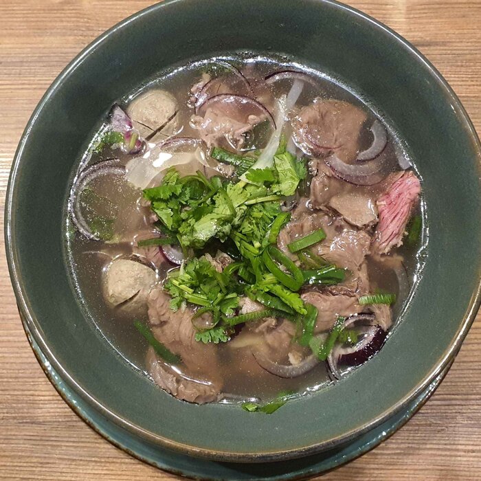 30. Phở bò tái