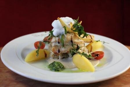 Zanderfilet auf Champagnerkraut mit tournierten Kartoffeln und Rieslingschaum