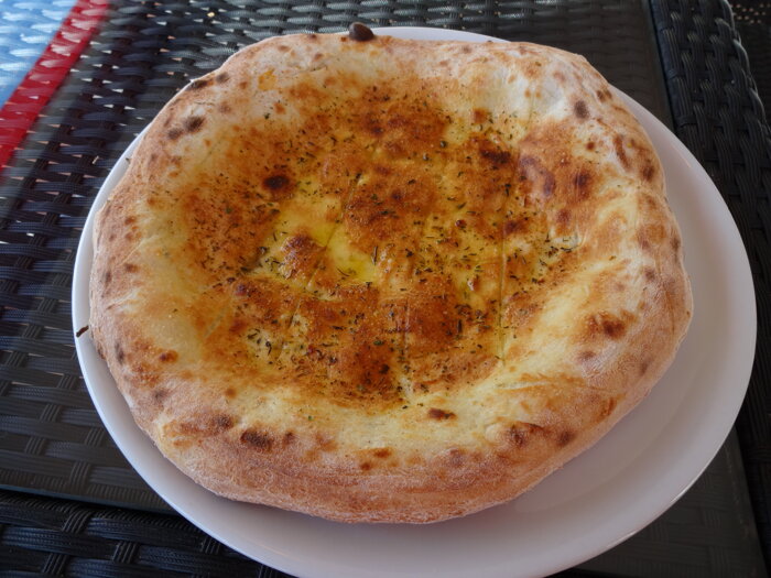 31. Pizzabrot 4€ mit frischem Knoblauch