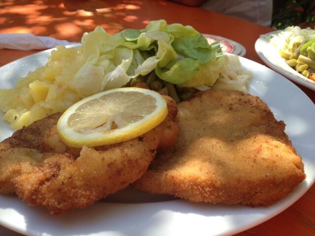 Schnitzel mit selbstgemachtem Kartoffelsalat