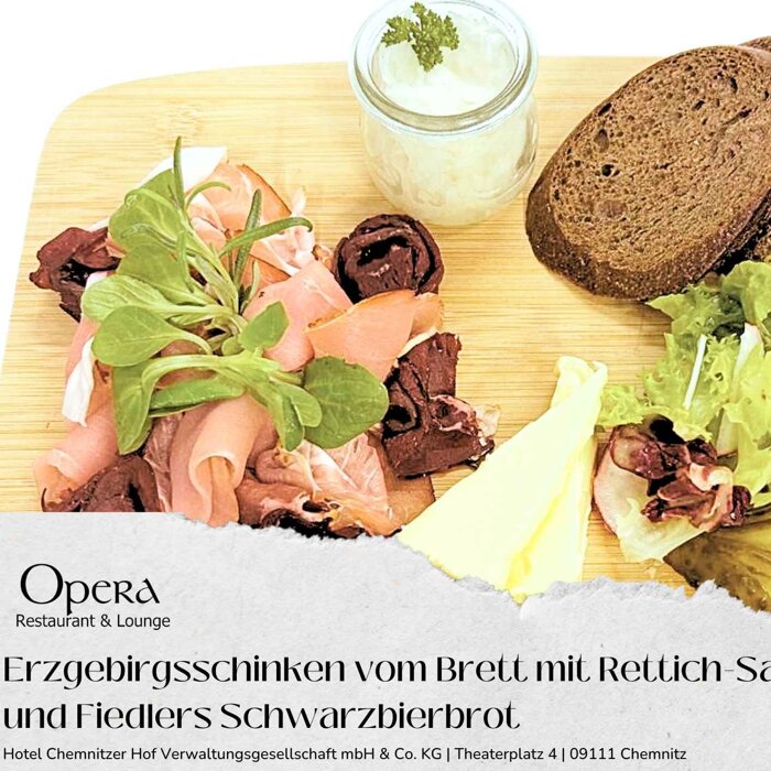 Erzgebirgsschinken vom Brett mit Rettich-Salat und Fiedlers Schwarzbierbrot