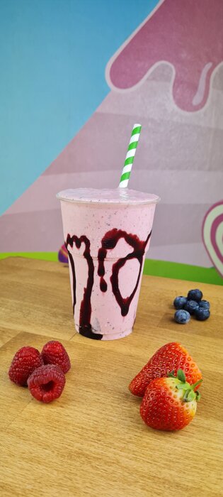 Very-Berry-Shake (auch vegan erhältlich)