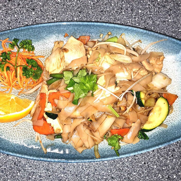 45. Phở xào gà