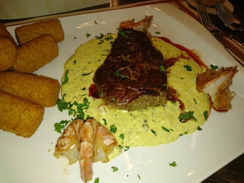Super gebratenes Filetsteak „Croatia“ mit Scampi. Sehr lecker!