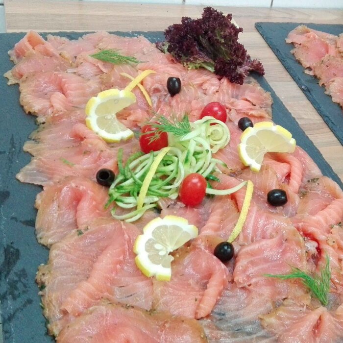 hausgebeizter Lachs für unser Büffet