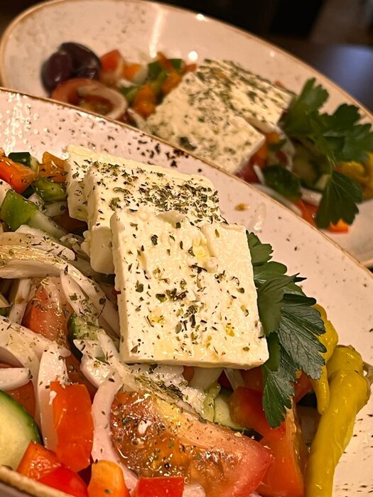 Restaurant Poseidon Ingolstadt   Griechischer Bauernsalat - ideal für den Sommer !! Der griechische Salat – immer passend für viele Gelegenheiten. !!!   Einfache und wunderbare Produkte wie Tomaten, Gurken, Zwiebeln, Oliven, Paprika, Paprika und Feta verf