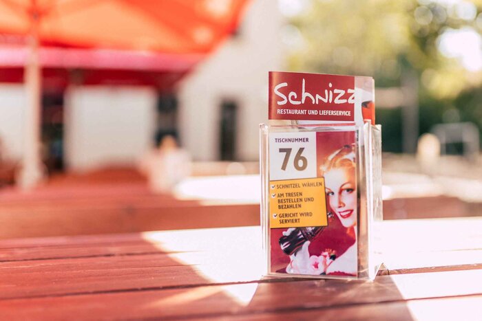 SCHNIZZ Freisitz und Biergarten