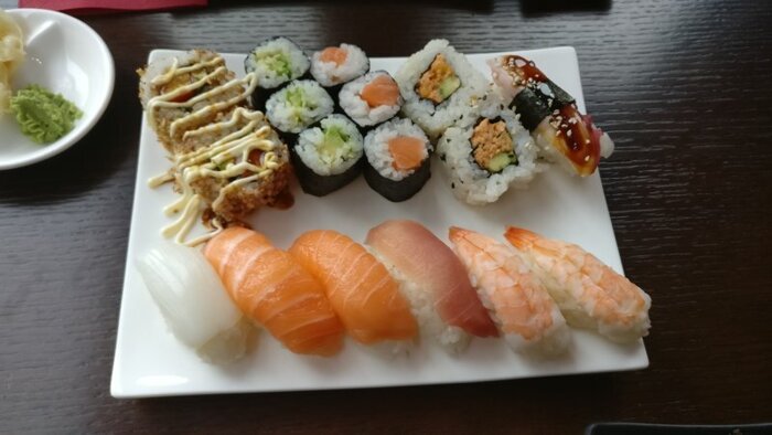 Sushi beim Mittagsmenü