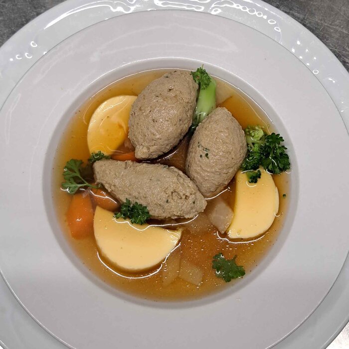 Rinder Consommé mit Sherry verfeinert