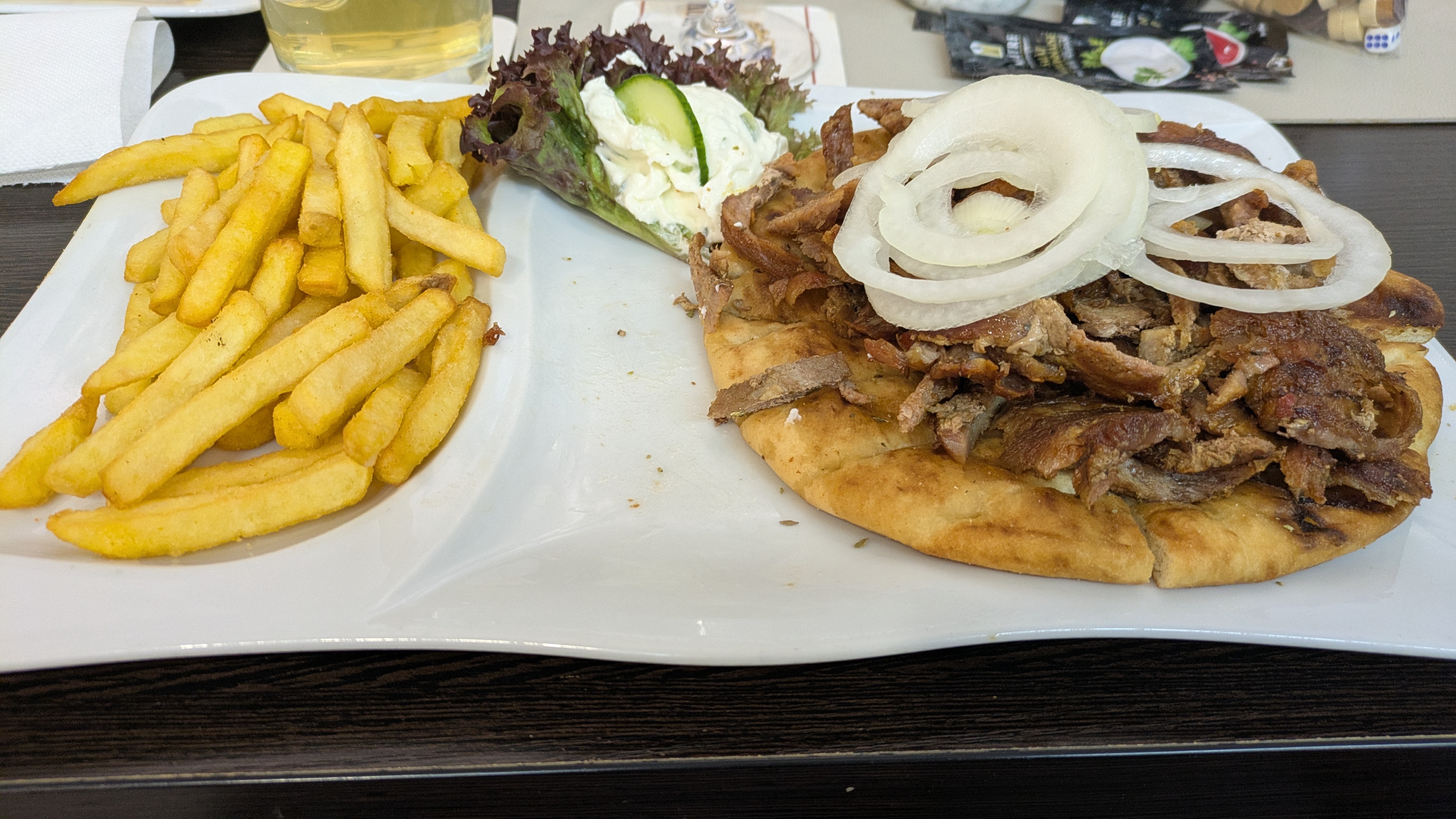 Gyros mit Pita und Pommes