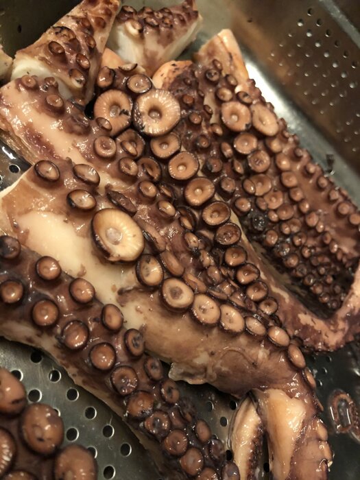 Bereit für den Grill !! Octopus Heute.!! KALI OREKSI Guten Appetit .!! Restaurant Poseidon Ingolstadt.!! Tel:0841/34967
