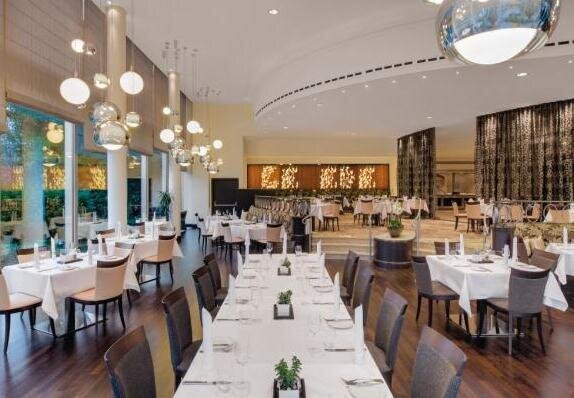 Eingedeckter Speisesaal im Tivoli Restaurant, München