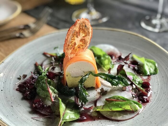 Terine vom WIldfasan auf Kohlrabi Carpaccio mit geschmortem Mangold und Granatapfel Vinaigrette