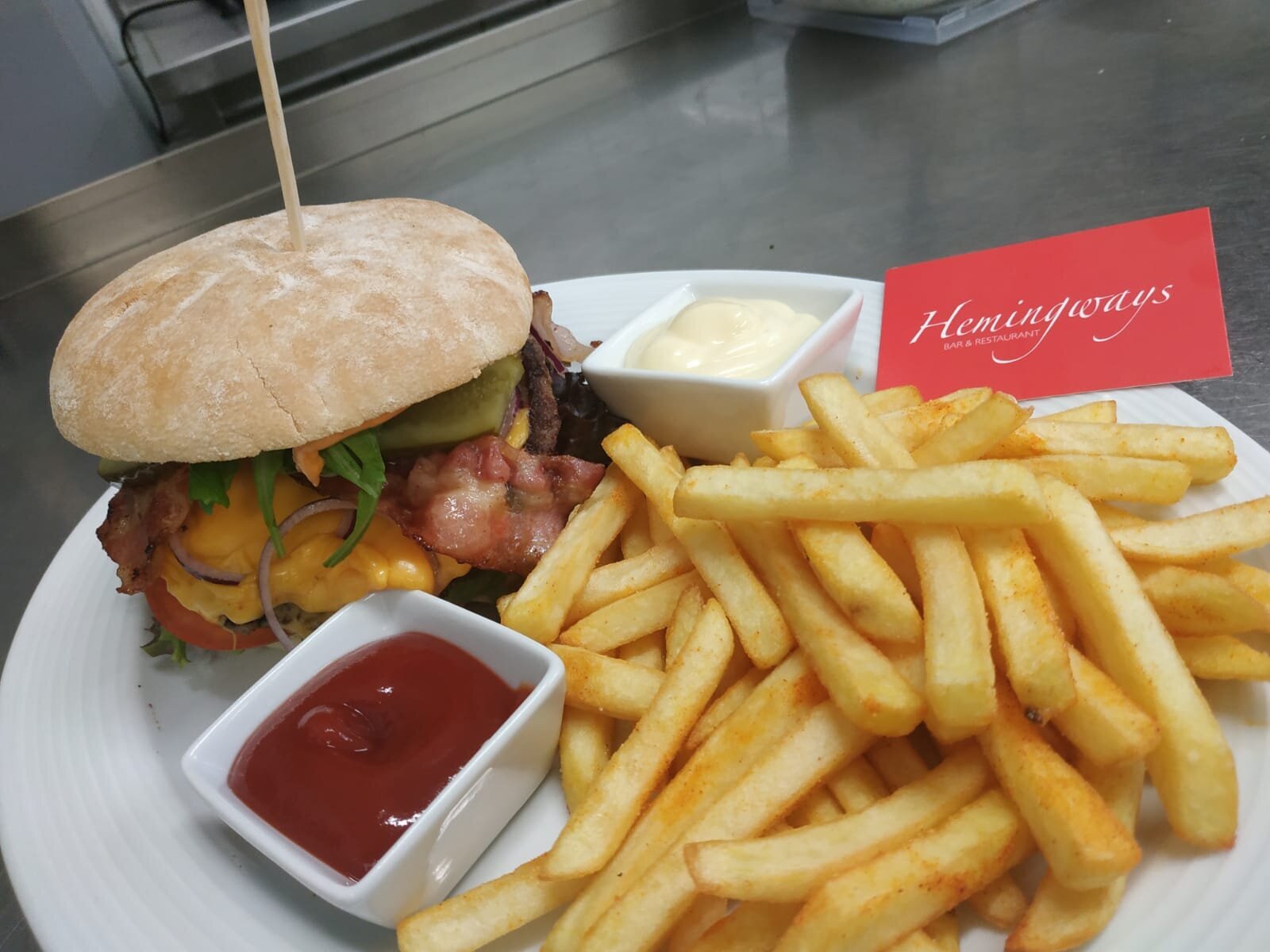 Hemingways-Burger