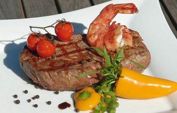 Steak mit Schrimps, Tomate und Paprika, Restaurant Egern 51, Rottach-Egern