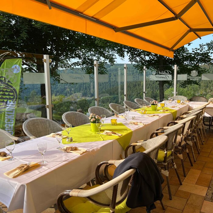Talblick-Terrasse-Kaffeetafel
