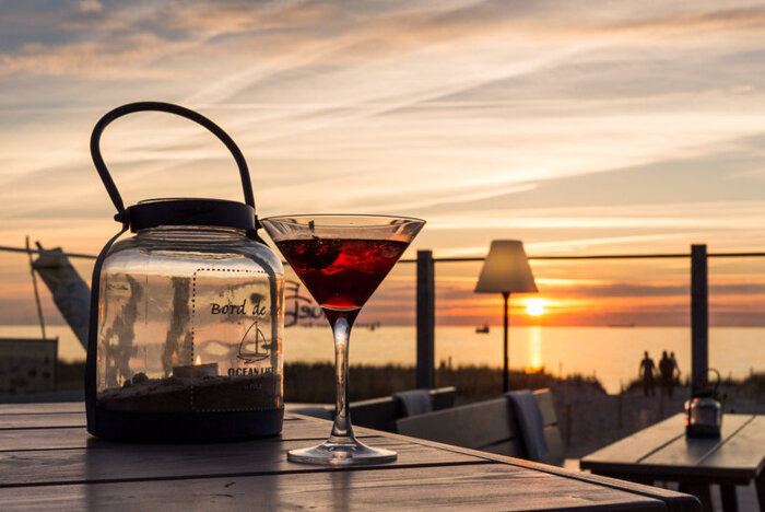 Ein erfrischender Cocktail auf der Terrasse