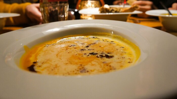 Saisonale Küche: Unsere leckere Kürbissuppe.