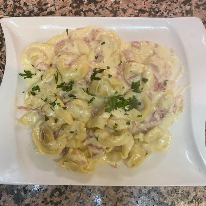 Tortellini Prosciutto e Panna