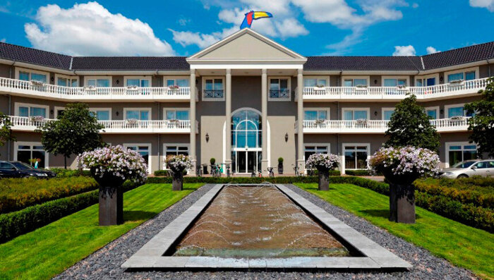 Á la carte Restaurant - Van der Valk Resort Linstow Haupthaus / Eingang