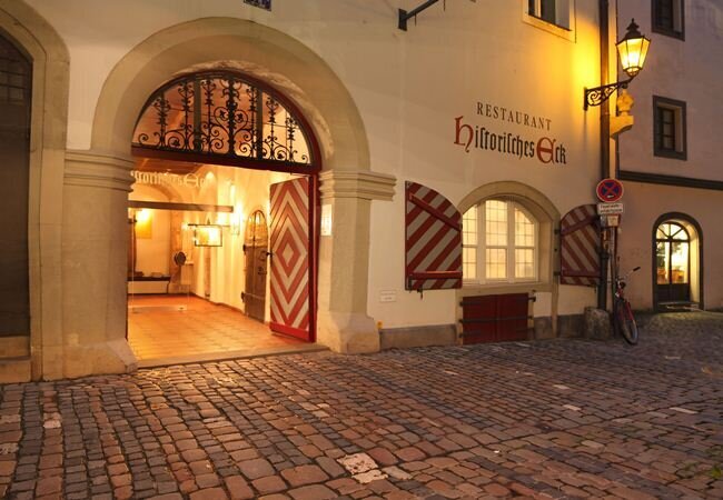 Bild der Fassade des Historisches Eck, Regensburg, Watmarkt