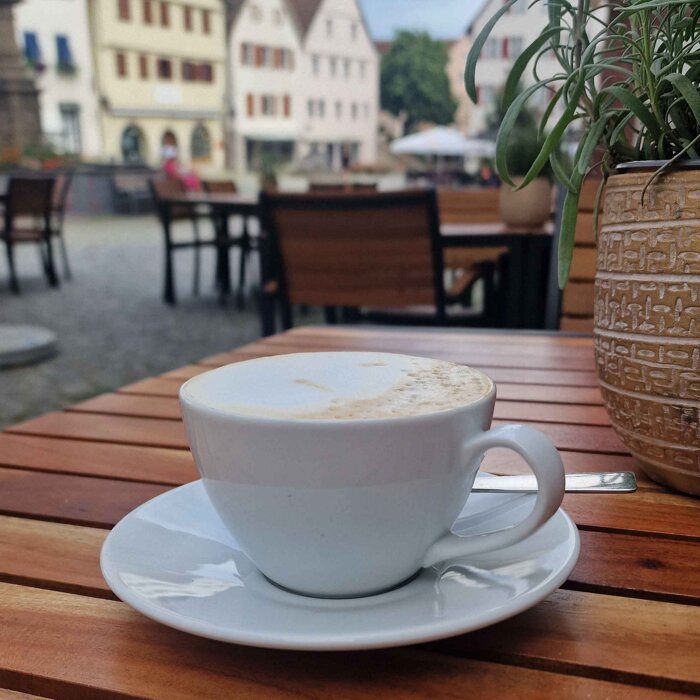 Nachmittagskaffee auf unserer Terrasse direkt auf dem mittelalterlichen Marktplatz in MArkgröningen