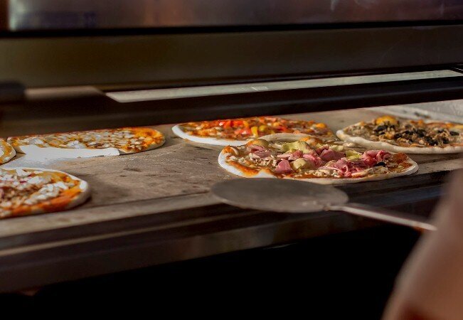 Pizza aus dem Steinofen im Hendrik's, Berlin